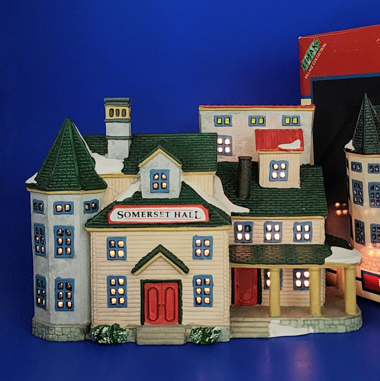 LEMAX Somerset Hall RETIRED Vintage #85276 Caddington Village House 1997 w/ Box