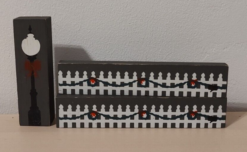 The Cat’s Meow White Picket Fence Christmas Green Garland Red Bow Lamp Post Set