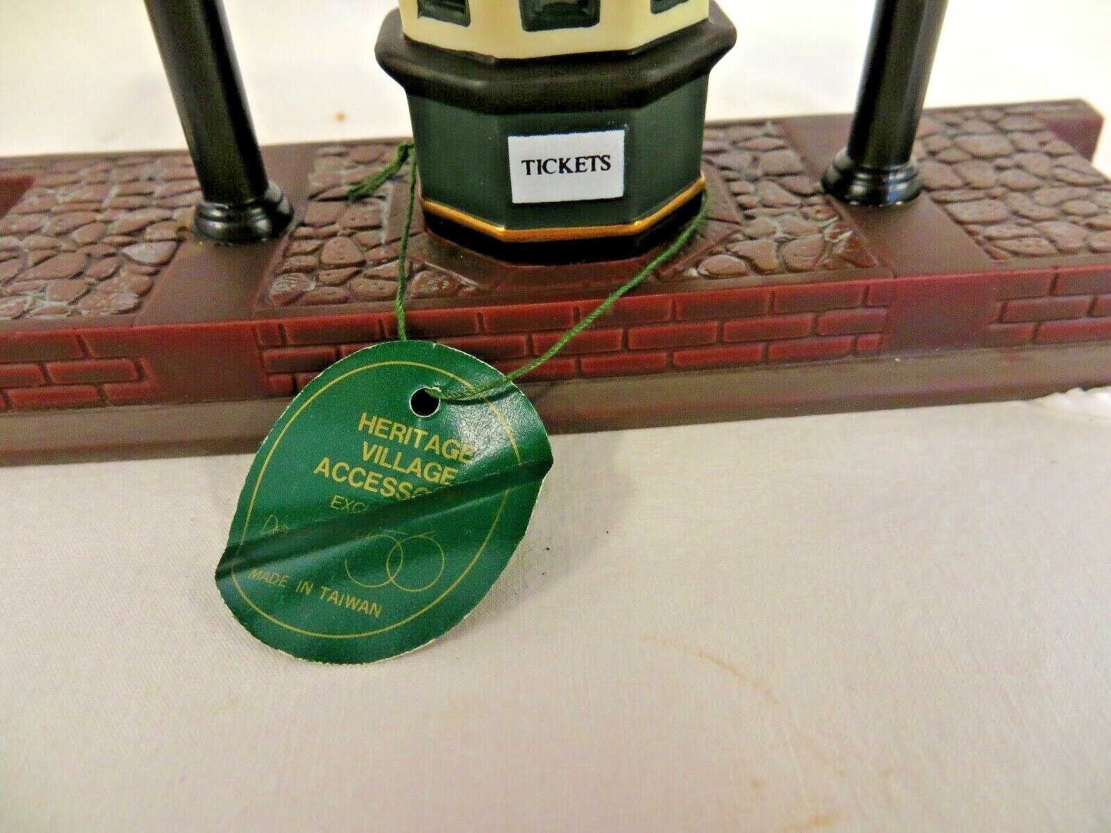 Dept. 56 Heritage Village Platform No. 1 In Original Box