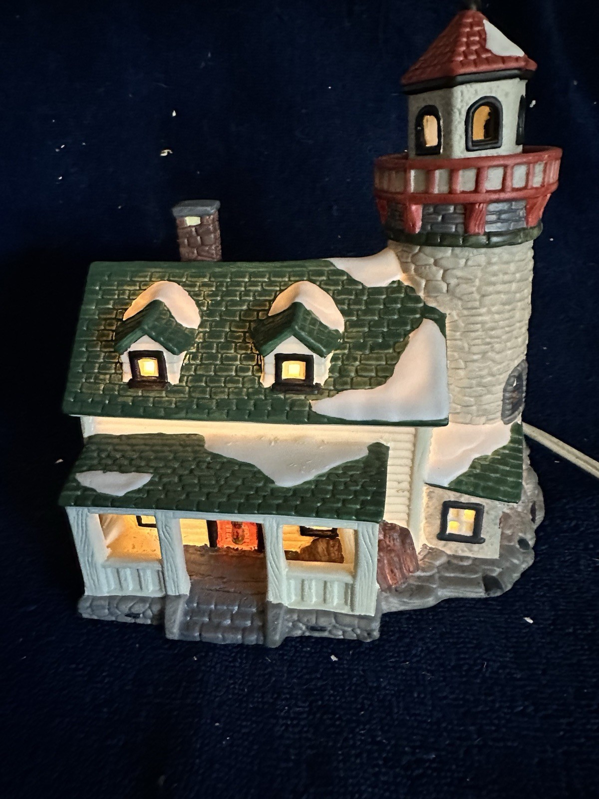 Heartland Valley Village Porcelain Lighthouse W/Keeper’s Cottage Coastal Village