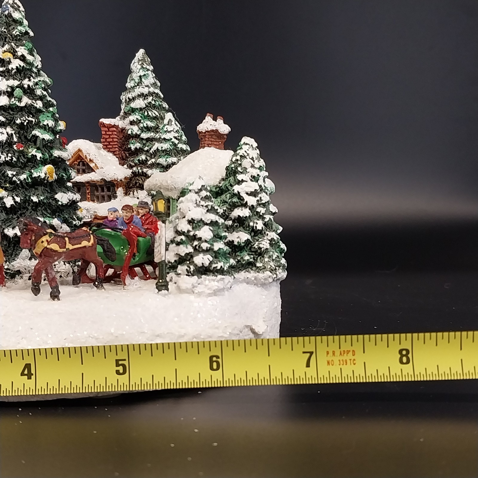 Thomas Kinkade St Nicholas Circle 1993 Lighted Musical Village “Deck The Halls”