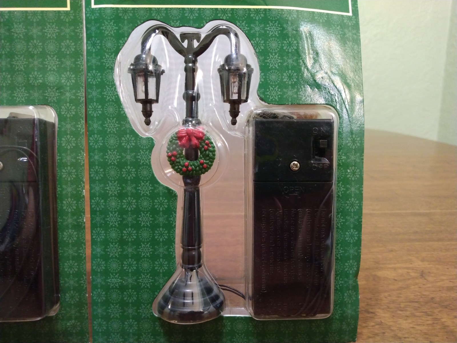 Holiday Time Lamp Posts (5″ TALL) New Lot of 2