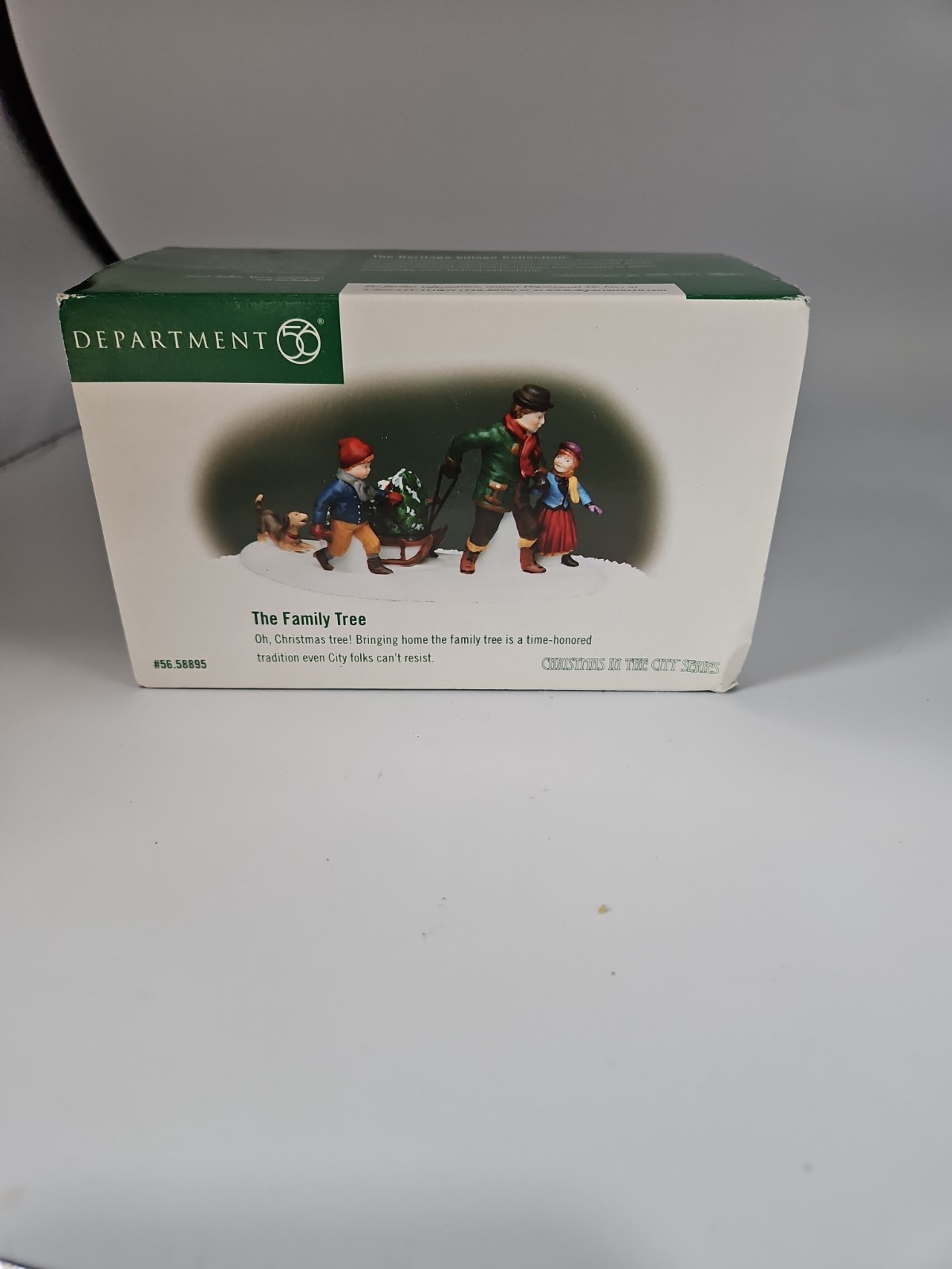 Department 56 Christmas in the City *The Family Tree* #56.58895 with box
