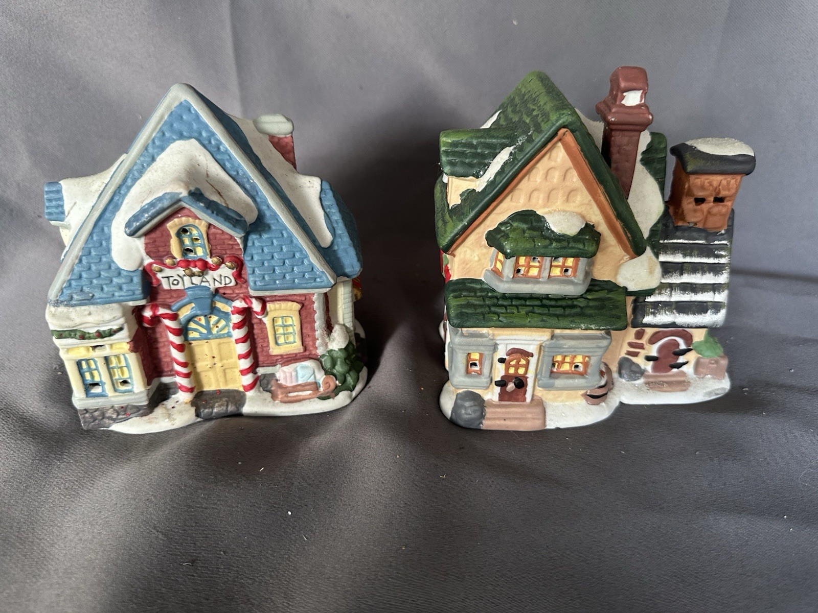 Pair Of Cobblestone Corners 2001 Ceramic Light Up Houses “Toy Store”
