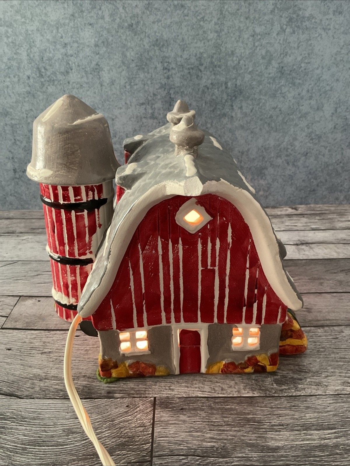 Vintage Department 56 Snow Village Red Barn & Silo.Snowhouse Series no box