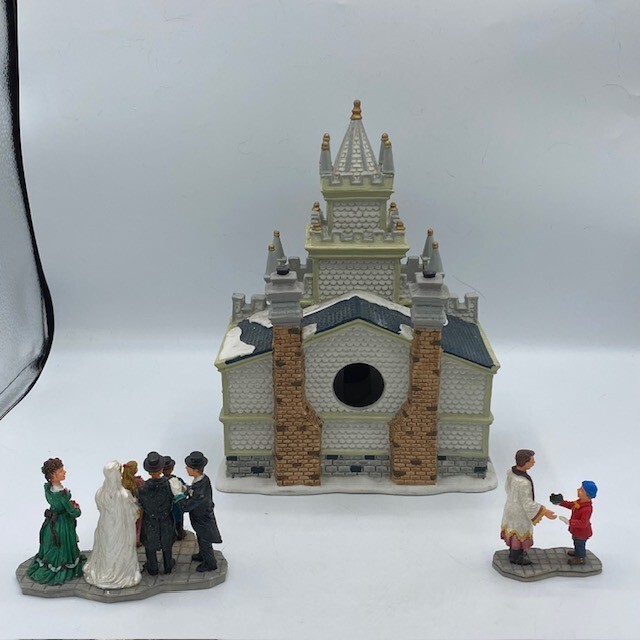 LEMAX Carole Towne Christmas Village WEDDING DAY 2001 Church Wedding Minister