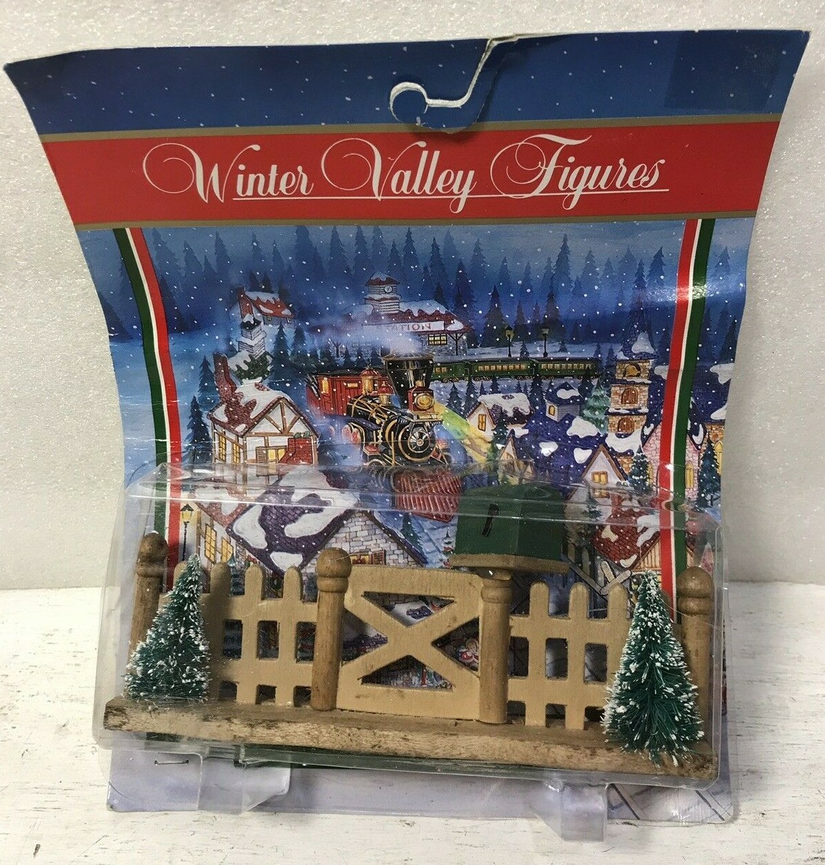 Winter Valley Figures Wooden Fence, Mailbox, Tree, Atico International -NEW