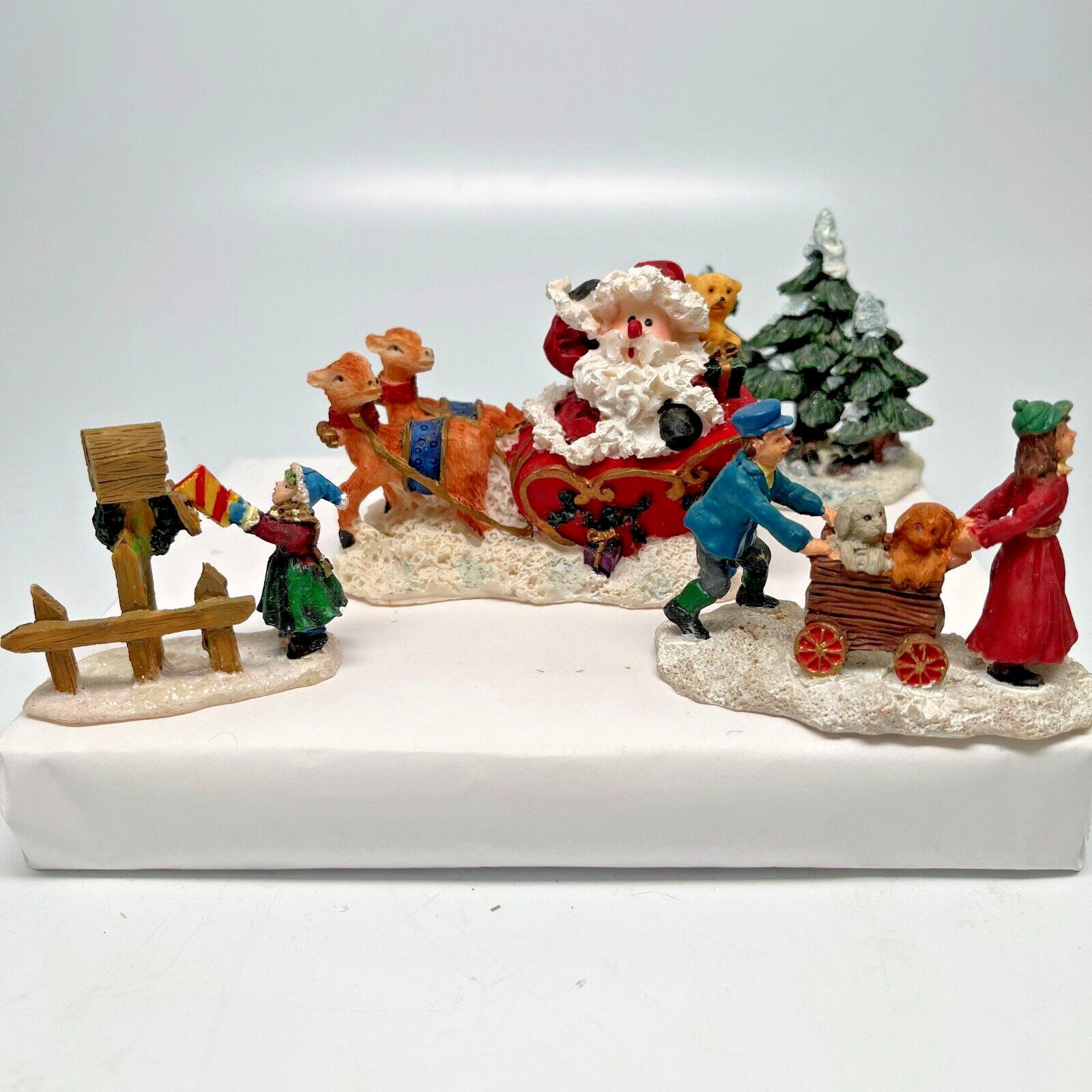 K’s Collection Santa Claus in Sleigh w/Reindeer + 3 Bonus Figurines