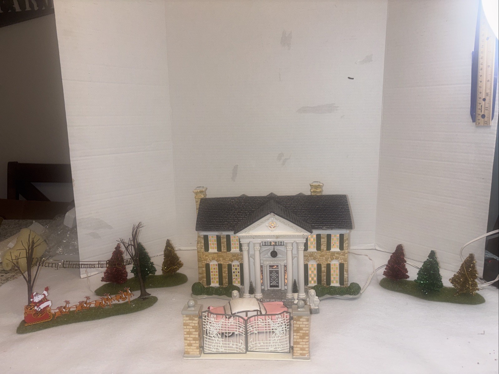 Dept 56 Villages 55041 Elvis Presley’s Graceland Special Edition Gift Set