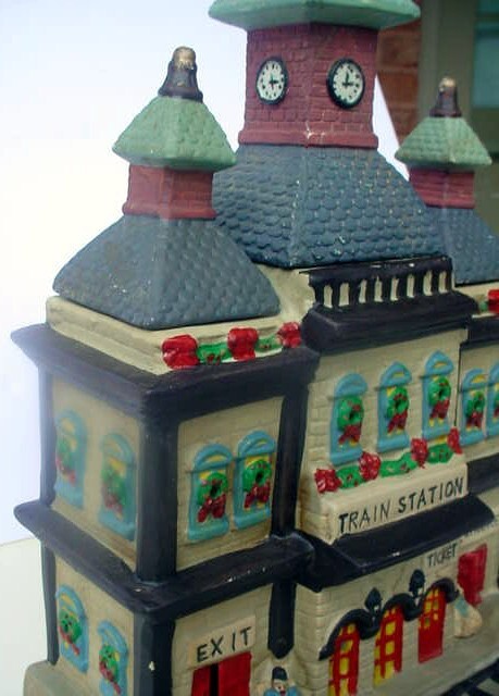Winter Valley Villages Porcelain Train Station Christmas Lighted House Vintage