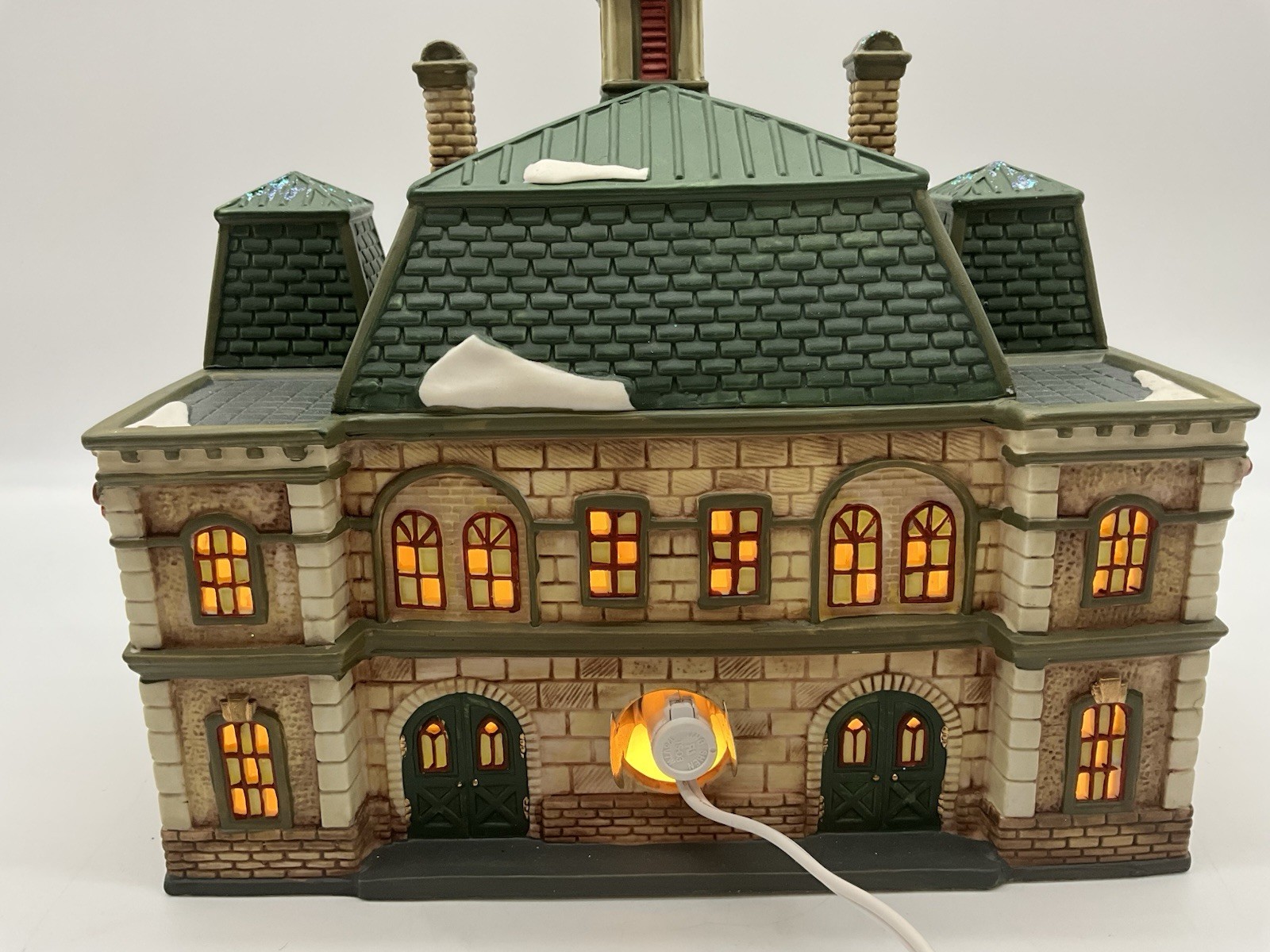 Santa’s Workbench Collection “Tamarack Towne Hall” Porcelain VTG Christmas House