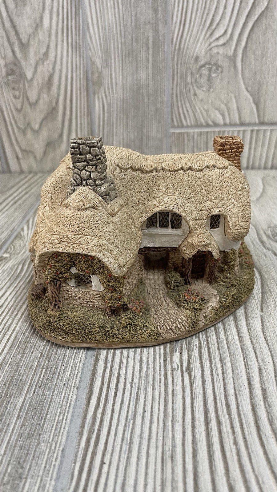 Lilliput Lane “Ostlers Keep” Miniature Thatched Cottage England Miniature w/ Box