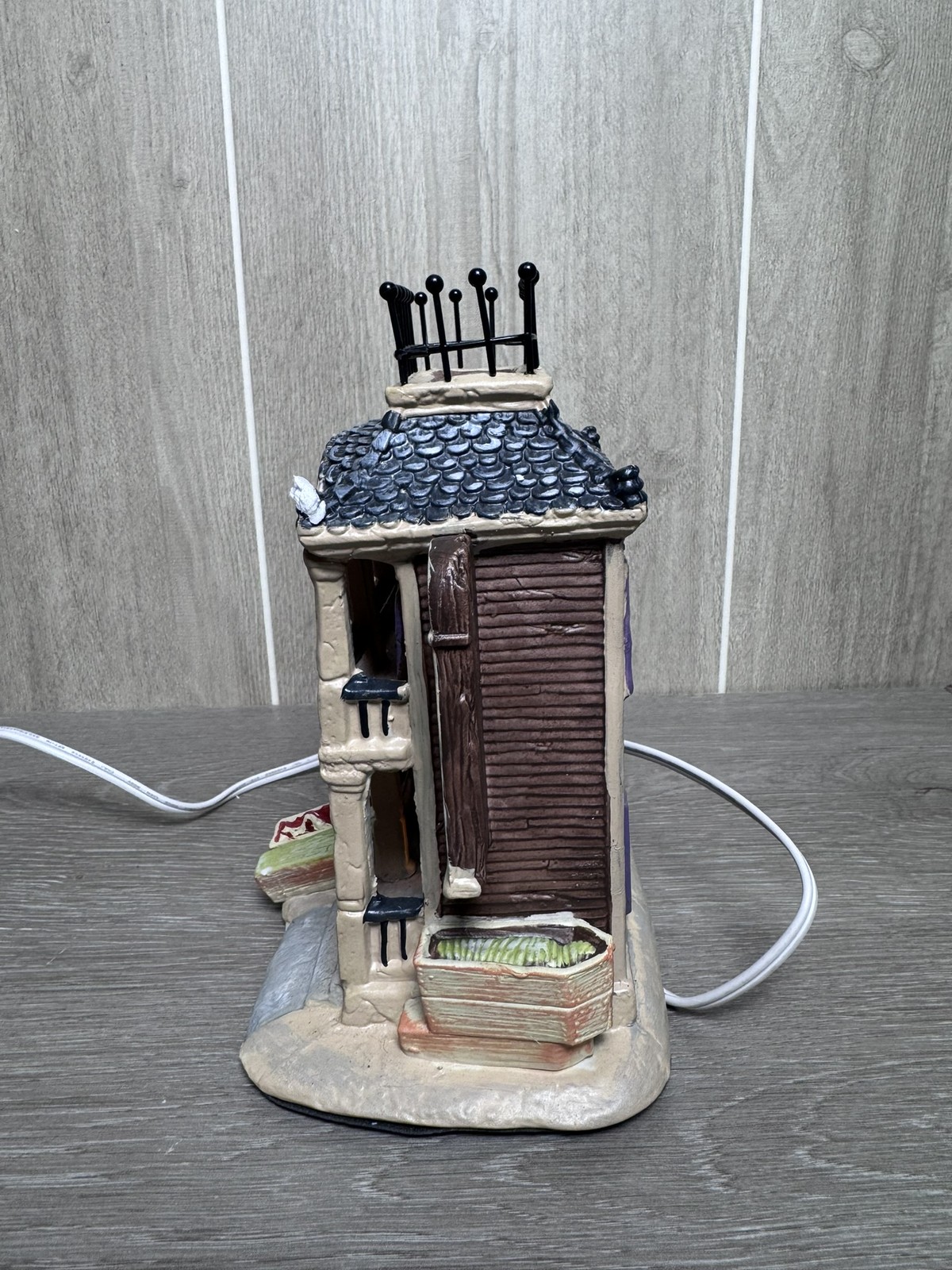 Crosslight Howie Berry Funeral Home Halloween Village House Lighted Decor New