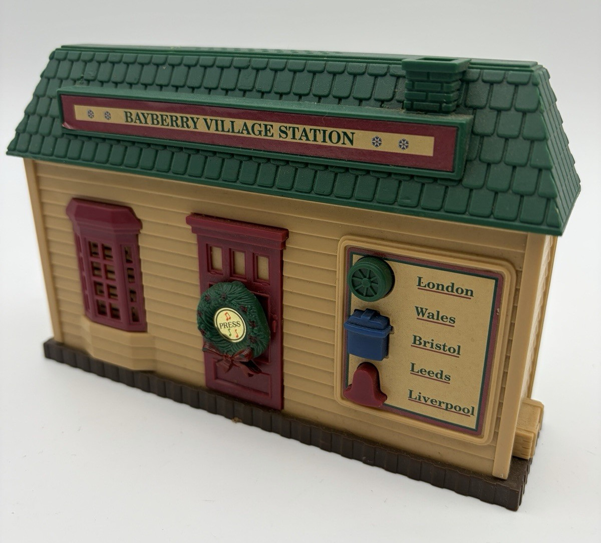 1989 New Bright Bayberry Village Train Station – Christmas Music – Train Sounds