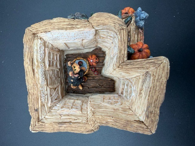 2000 Boyds Town ~ Punky Boobear’s Haunted Halloween House, Style#19012