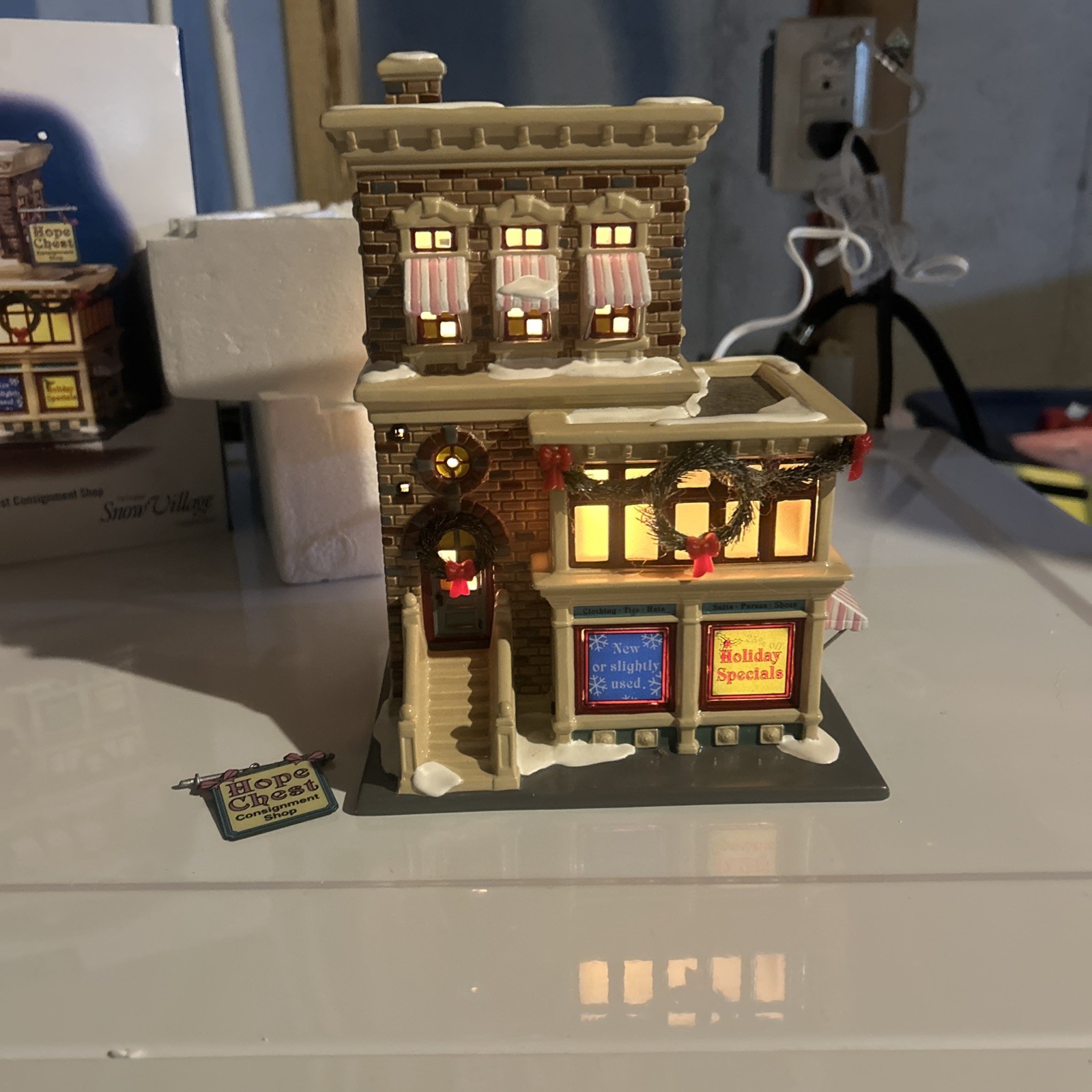 Dept. 56 Snow Village 2004 Hope Chest Consignment Shop #56.55367