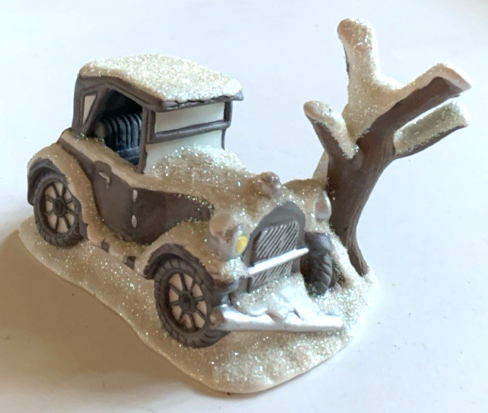 Enesco It’s A Wonderful Life Illuminated Village George Bailey’s Car Crash Tree