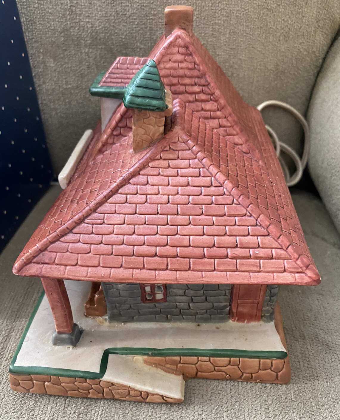 Christmas Village Oak Ridge Station Hand Painted Porcelain Lighted House Franks