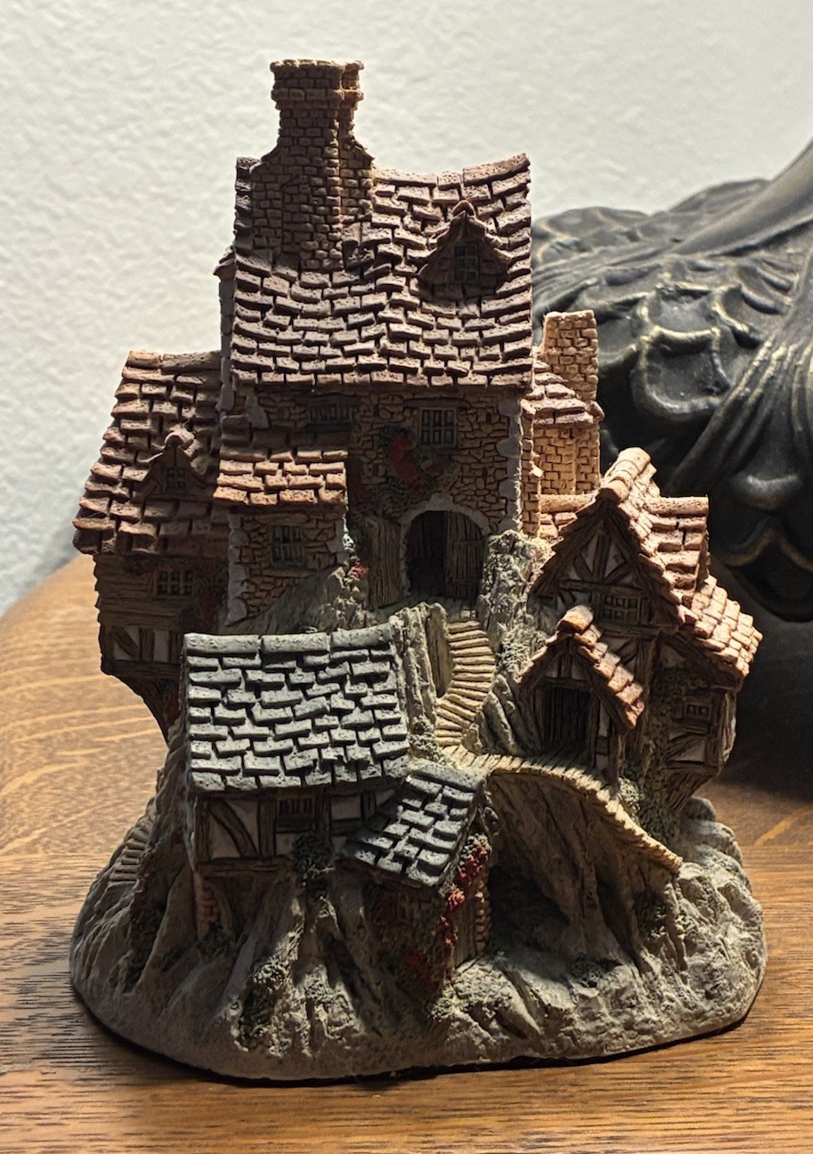 David Winter Vintage “ House on Top” 1982 Great Britain