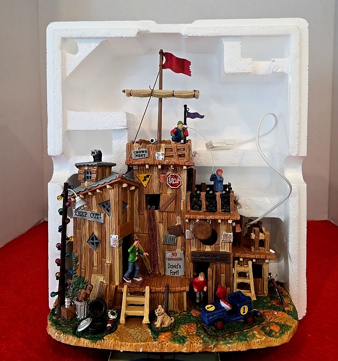 LEMAX DAVID’S FORT-LIGHTED HOLIDAY VILLAGE RETIRED MINT MINT COND. SEE PICS.