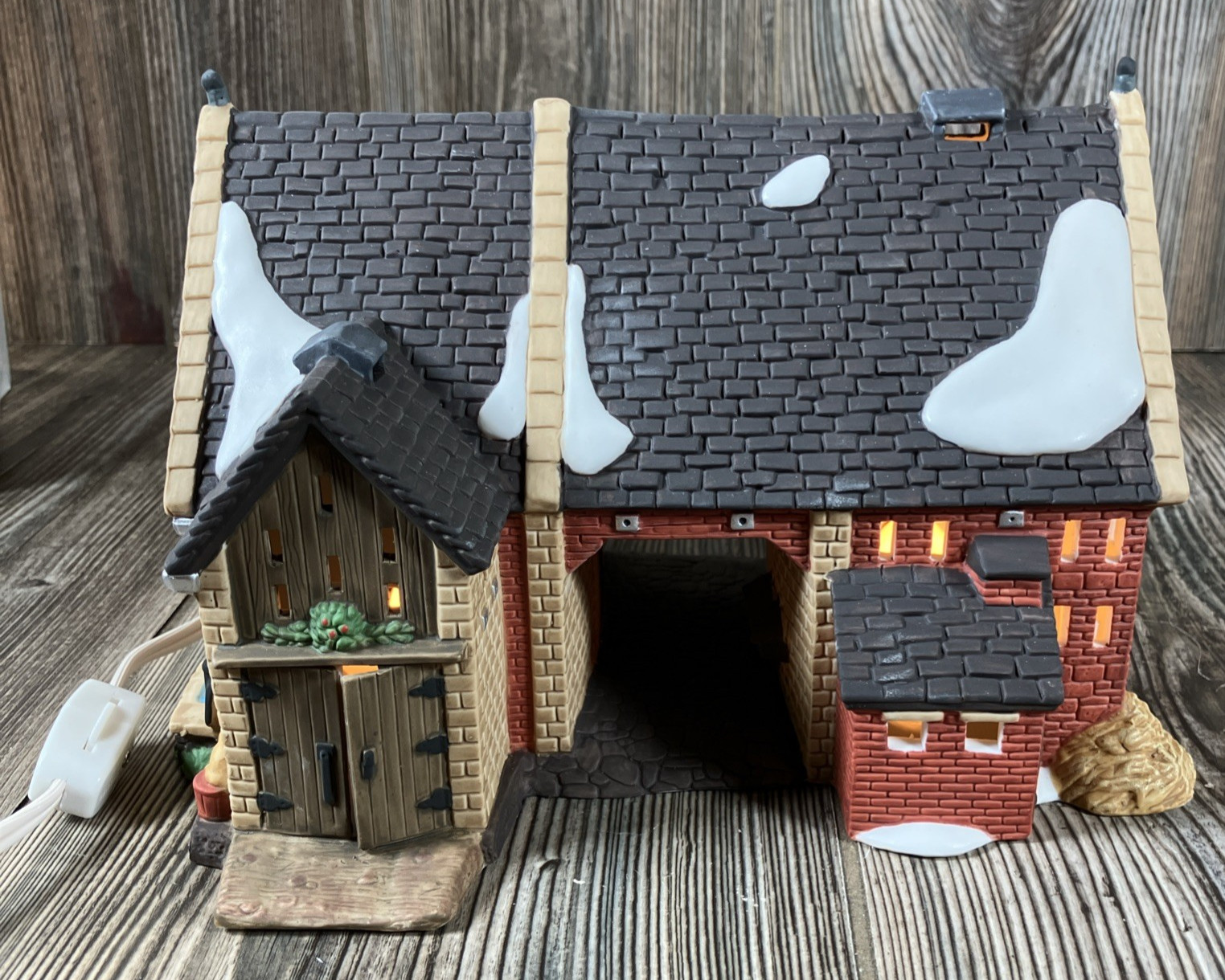 Dept 56 Dickens Village Butter Tub Barn Figurine 1996 Double Light, Box #58338