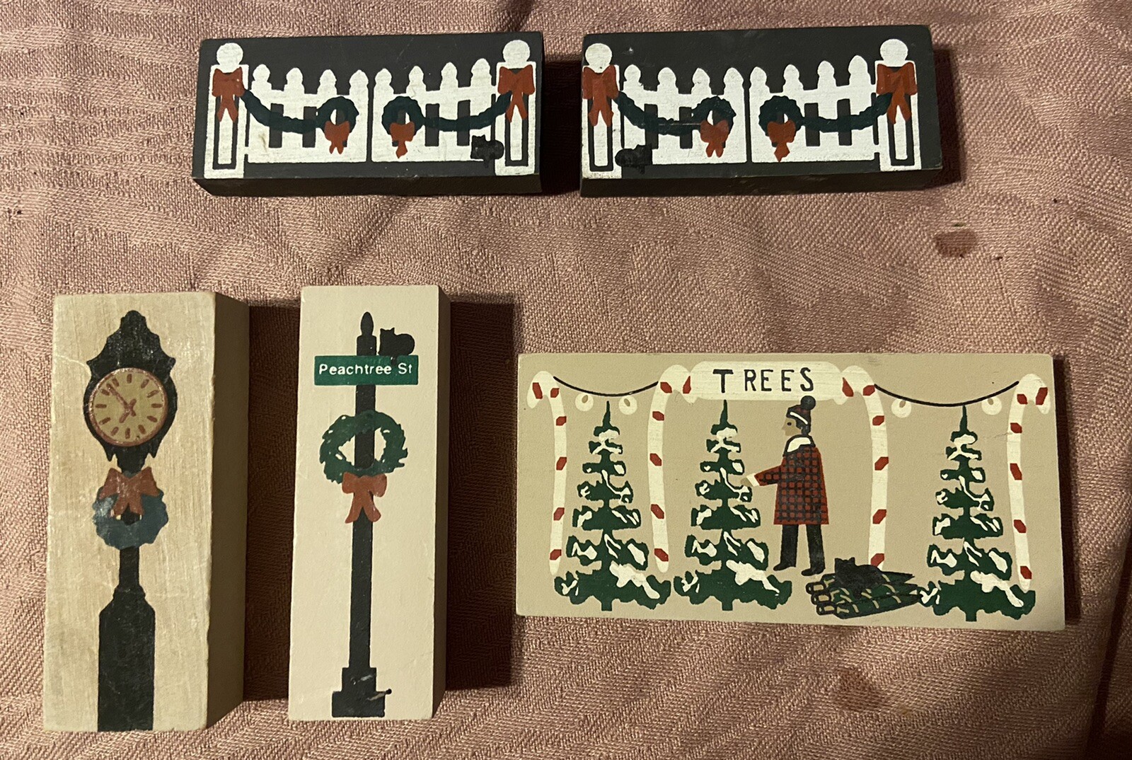 5 Vtg Cat’s Meow Wood Village Christmas Tree Lot Fence Clock Peach tree St Sign