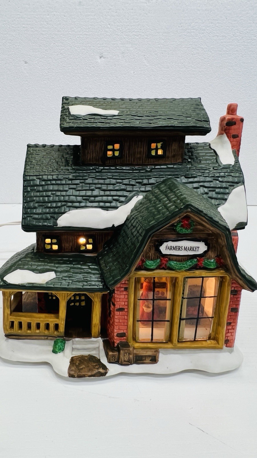 Christmas Delights Porcelain “Farmers Market” Lighted House Retired Excellent !