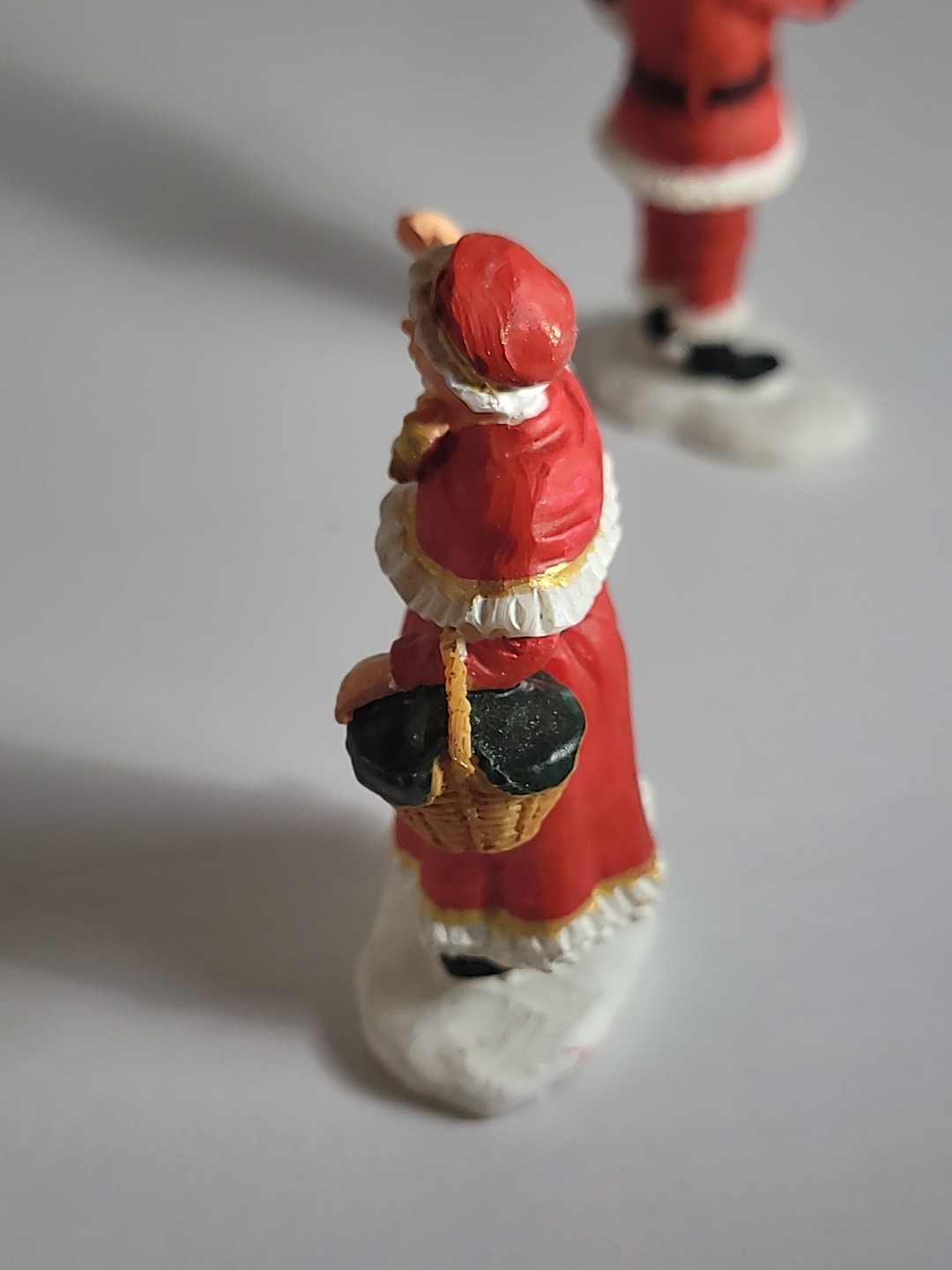 Lemax Christmas Village Town Mr. & Mrs. Santa Claus 92334 92335