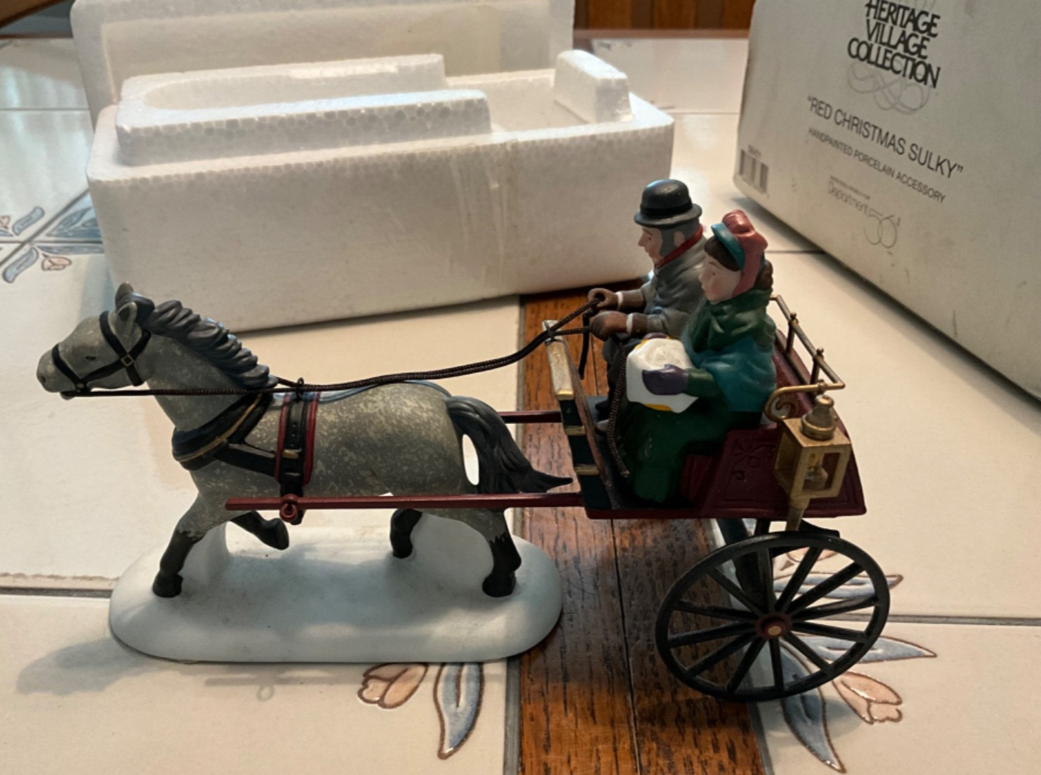 RED CHRISTMAS SULKY – DEPARTMENT 56 HERITAGE VILLAGE ACCESSORY 58401 VGC