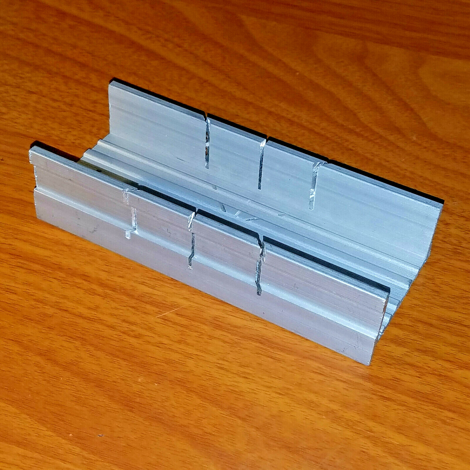 Hobby Tool Aluminum Miter Box #70520 (5″ Length 1 5/8″ Wide & 3/4″ Deep)
