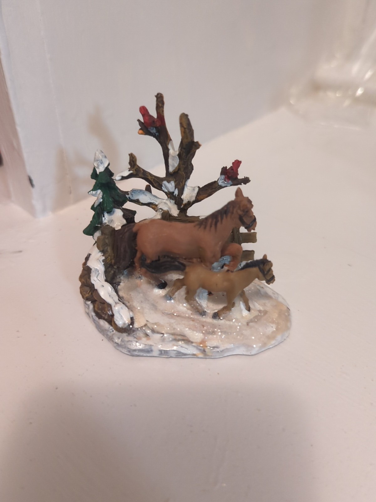 Cobblestone Corners 2003 Horses, Snow covered tree in Cardinals. nice accessory