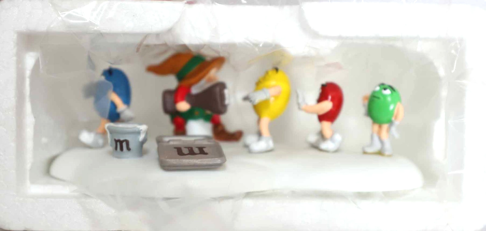 DEPT 56 M&M’S STAMP OF APPROVAL 56865 NORTH POLE VILLAGE CHRISTMAS