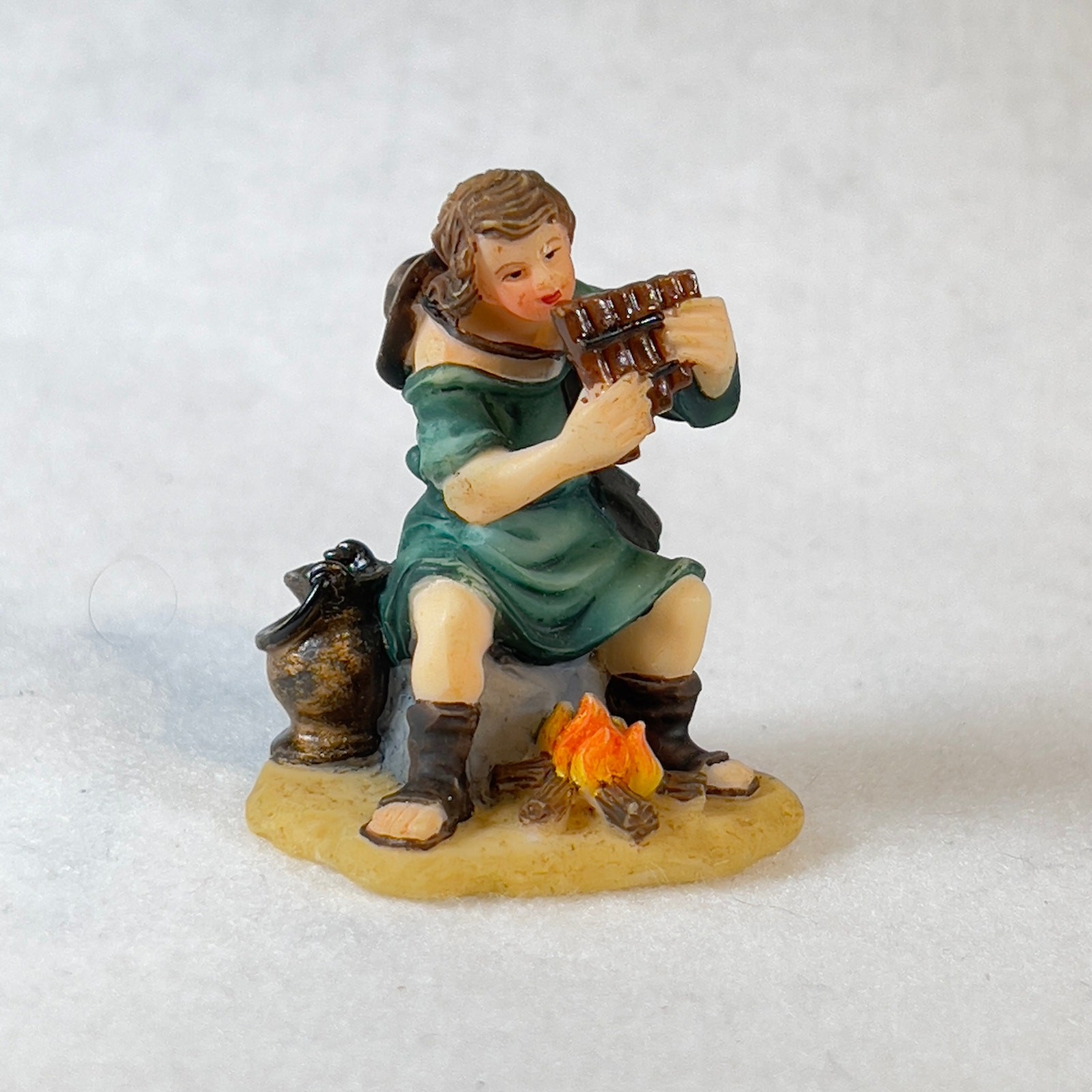 Grandeur Noel 2001 Bethlehem Village Man w/ Campfire O’Well Porcelain Resin