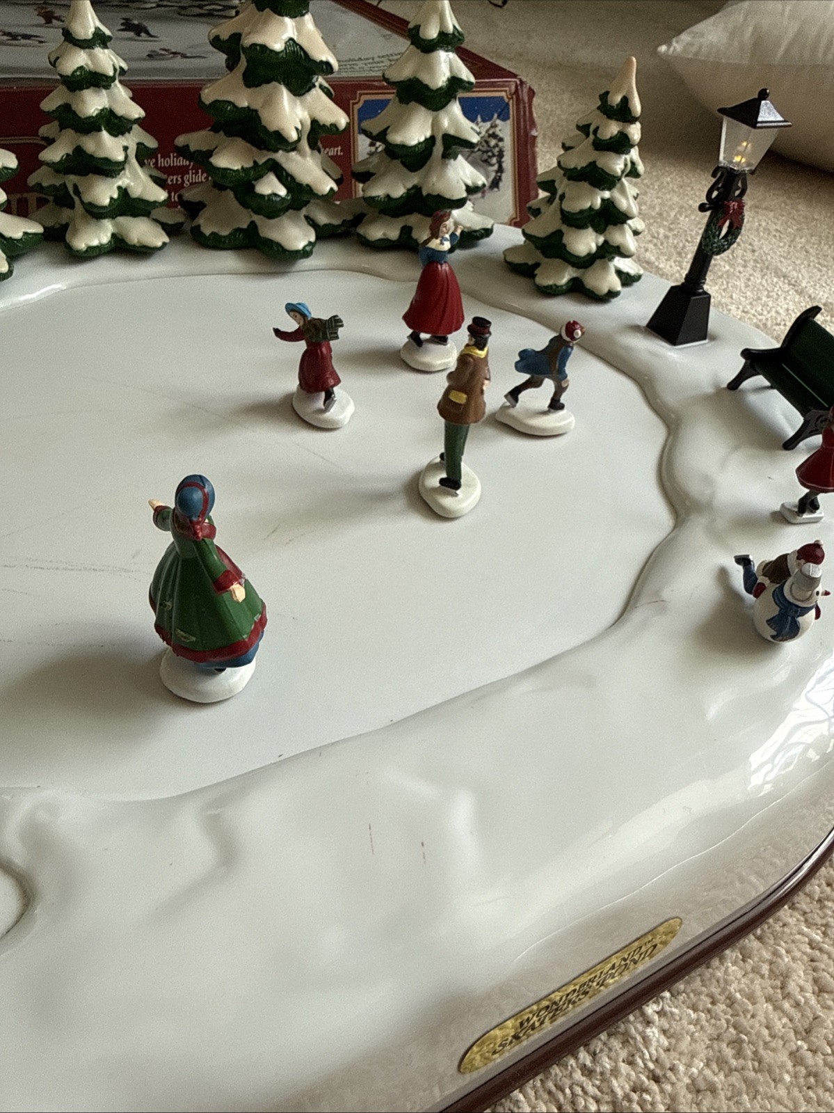 Christmas Fantasy Wonderland Skaters Pond Musical Christmas Complete Working