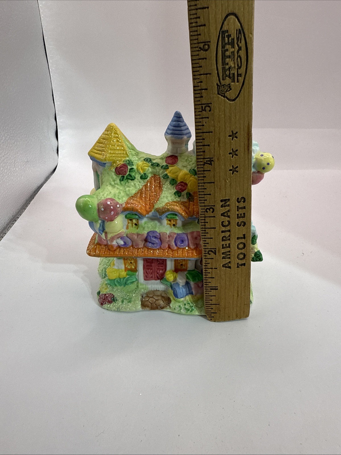 2004 Hoppy Hollow Easter Rabbit House, Toy Shop