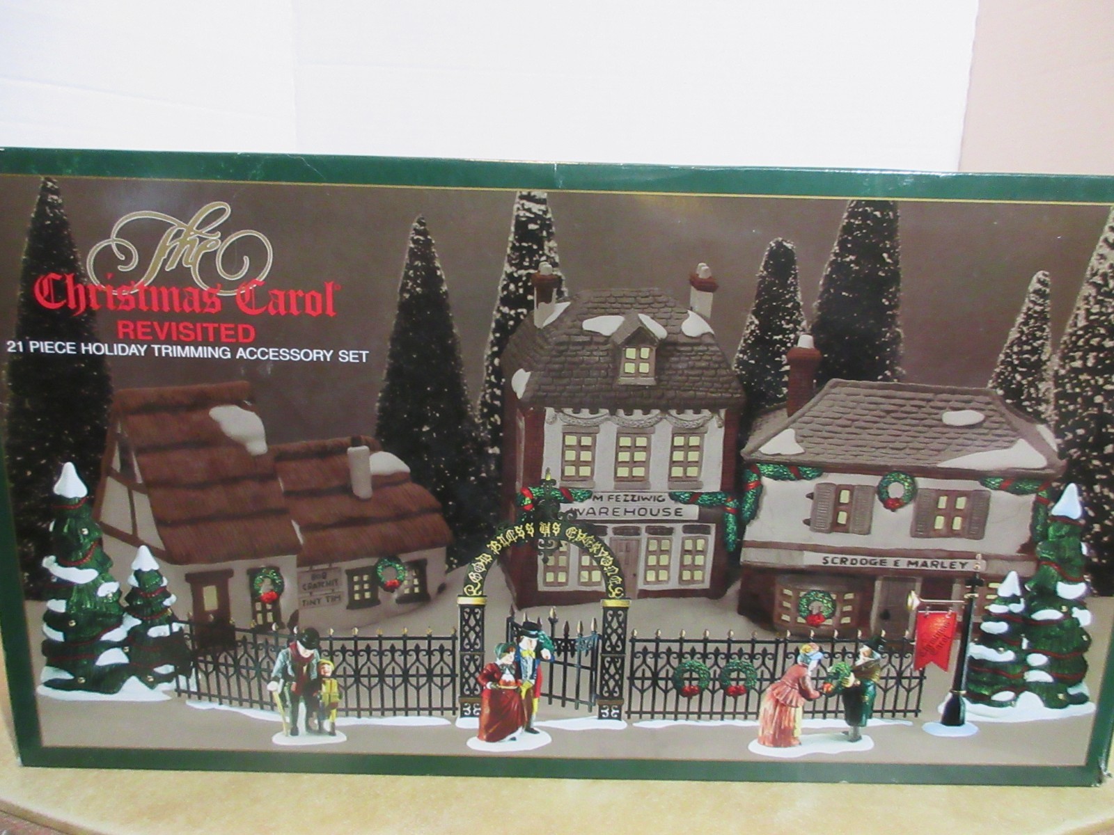 Dept 56 1994 Christmas Carol Trimming Set Victorian Gate & Fence Trees & People
