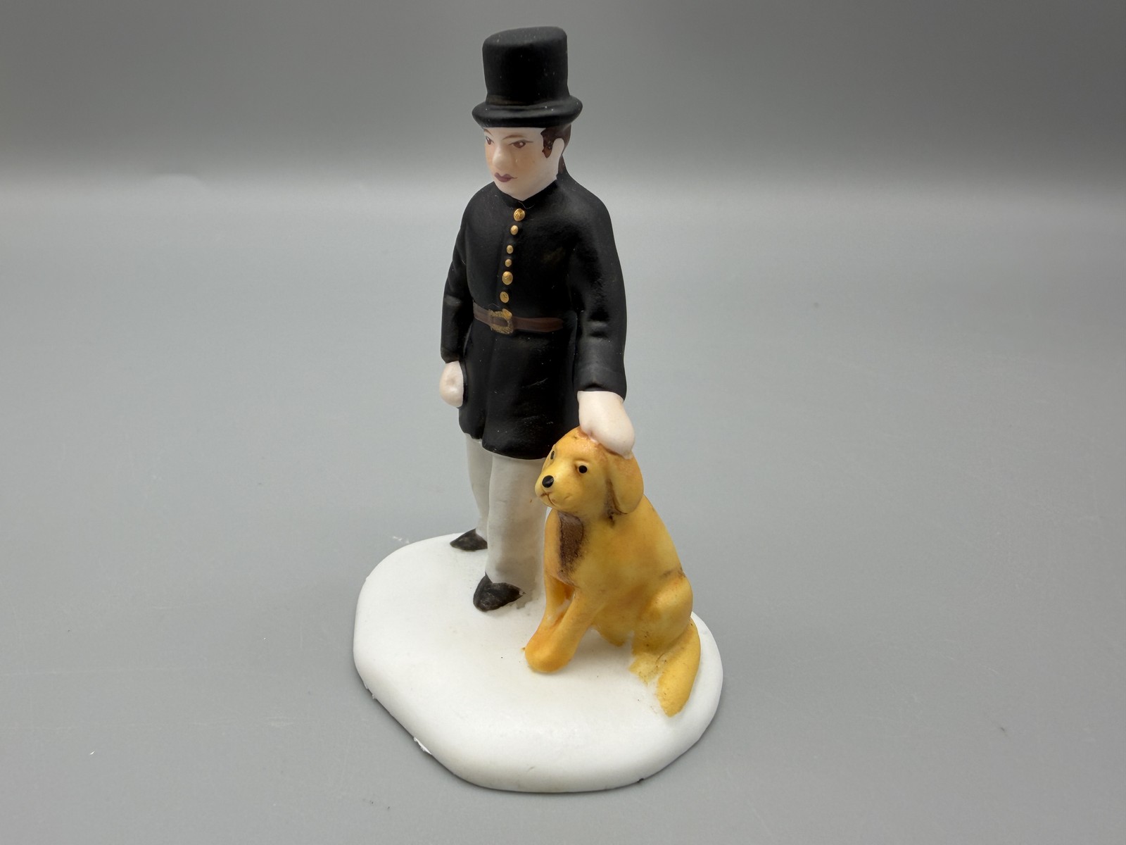 Vintage Dept 56 Heritage Village Constables 3 Porcelain Figurines & Lampppost