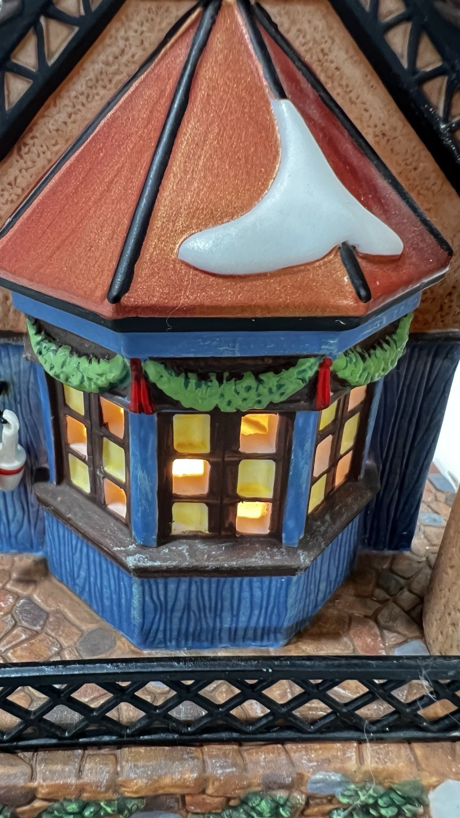 Dept 56 Dickens Village “Lynton Point Tower” 58315 Retired 1998 Excellent !