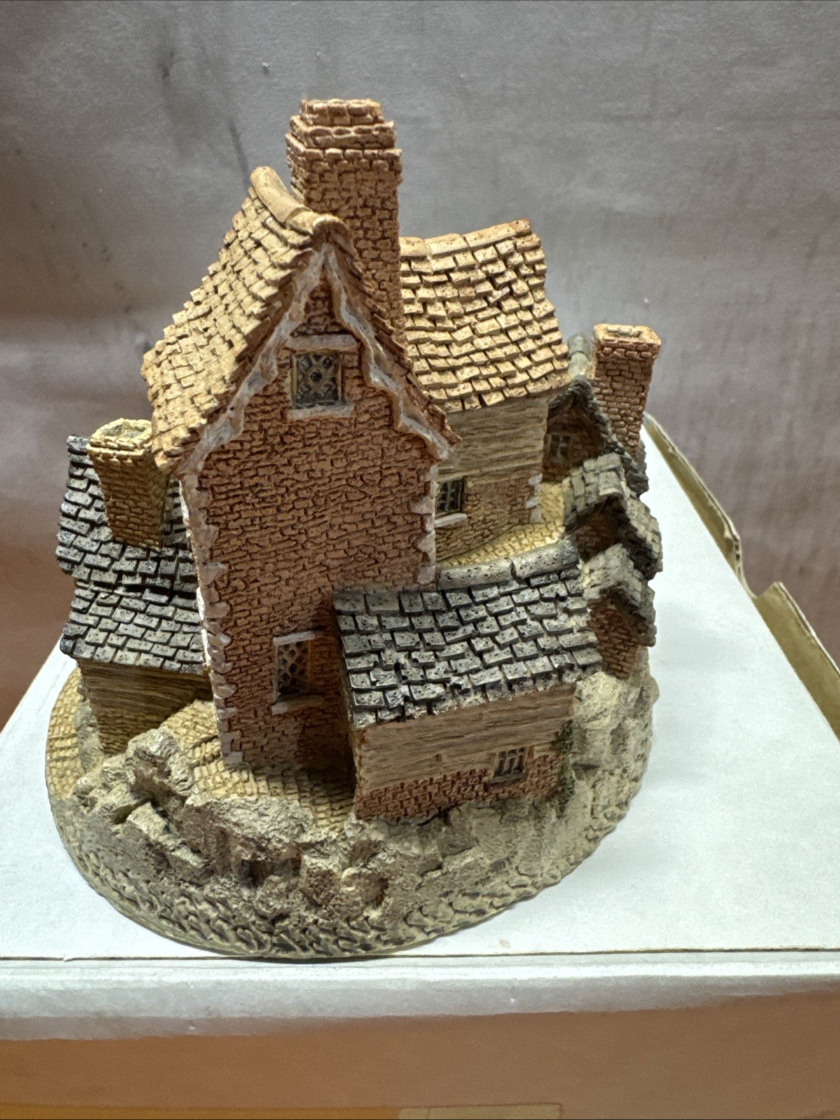 12-4 Vintage 1982 David Winter Cottages Brookside Hamlet Hand Painted Village