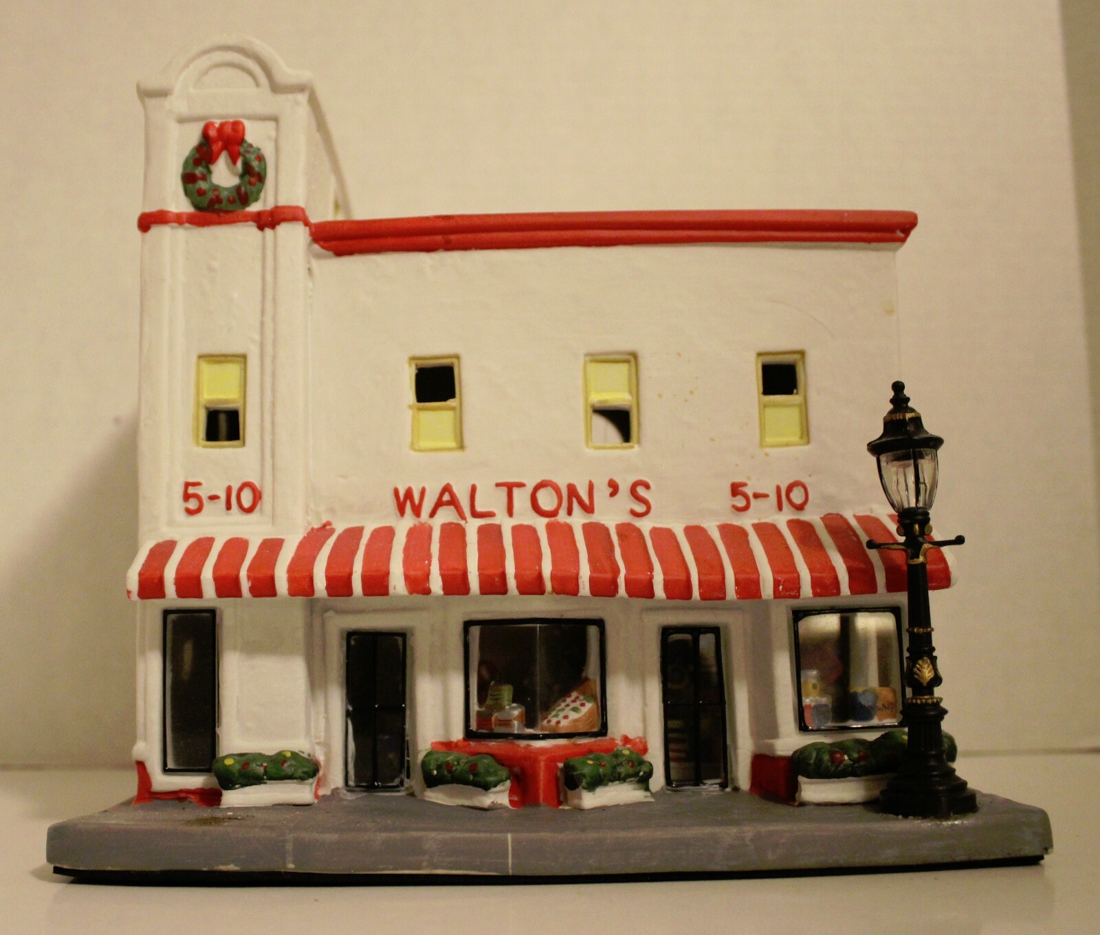 Holiday Time Walton’s 5 & 10 Lighted Christmas Village Building – (2005)