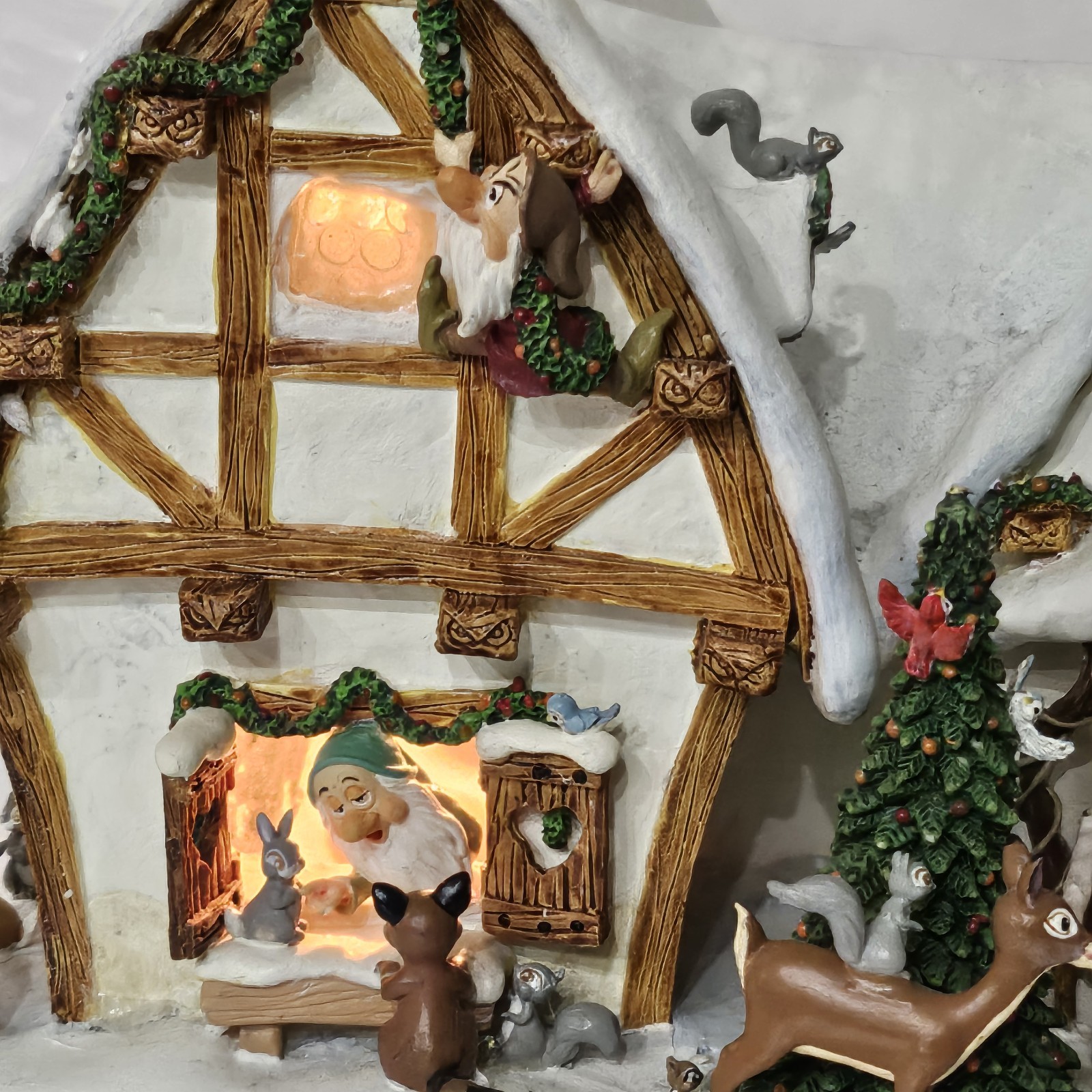 Disney Snow White Seven Dwarfs Cottage Lighted Ceramic Christmas Village