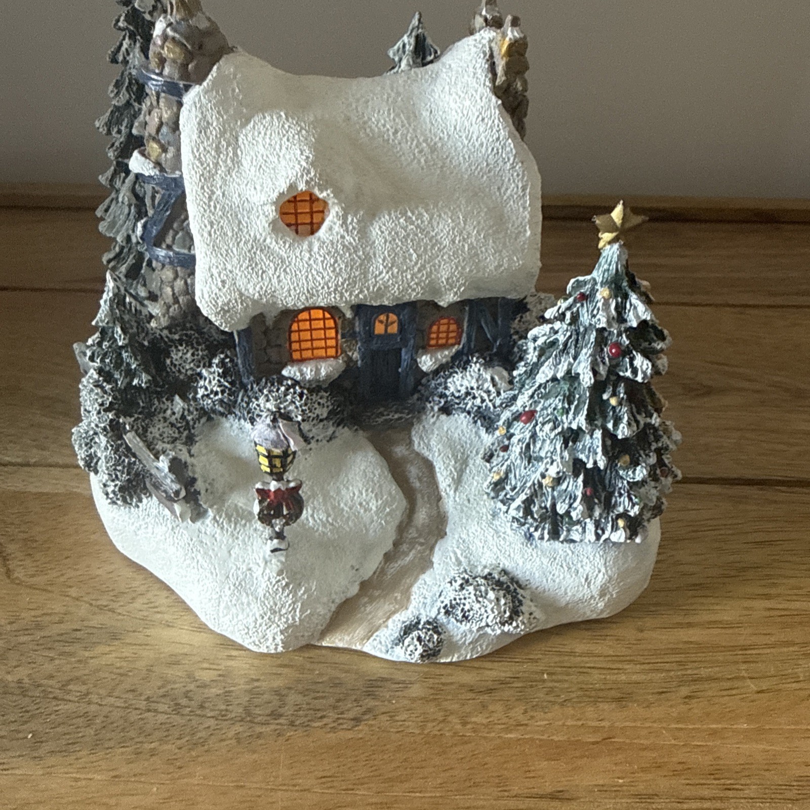 Thomas Kinkade Stonehearth Hutch Snowy Light Up House Christmas Decor Works