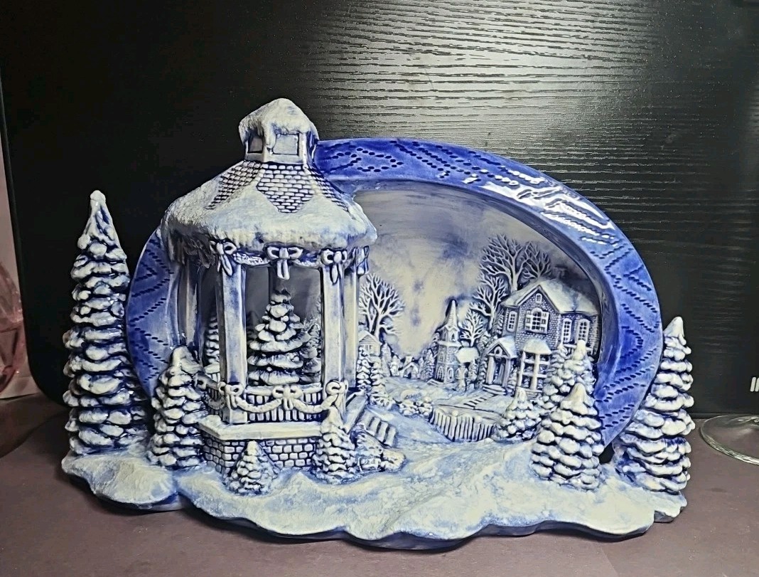 1999 Hershey’s Mold Blue Ceramic Winter Village Scene Lighted Gazebo House READ