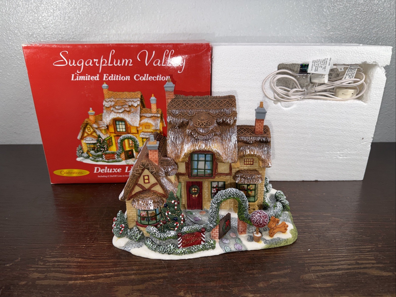 Limited Edition Sugarplum Valley Deluxe Lighted Home 2003