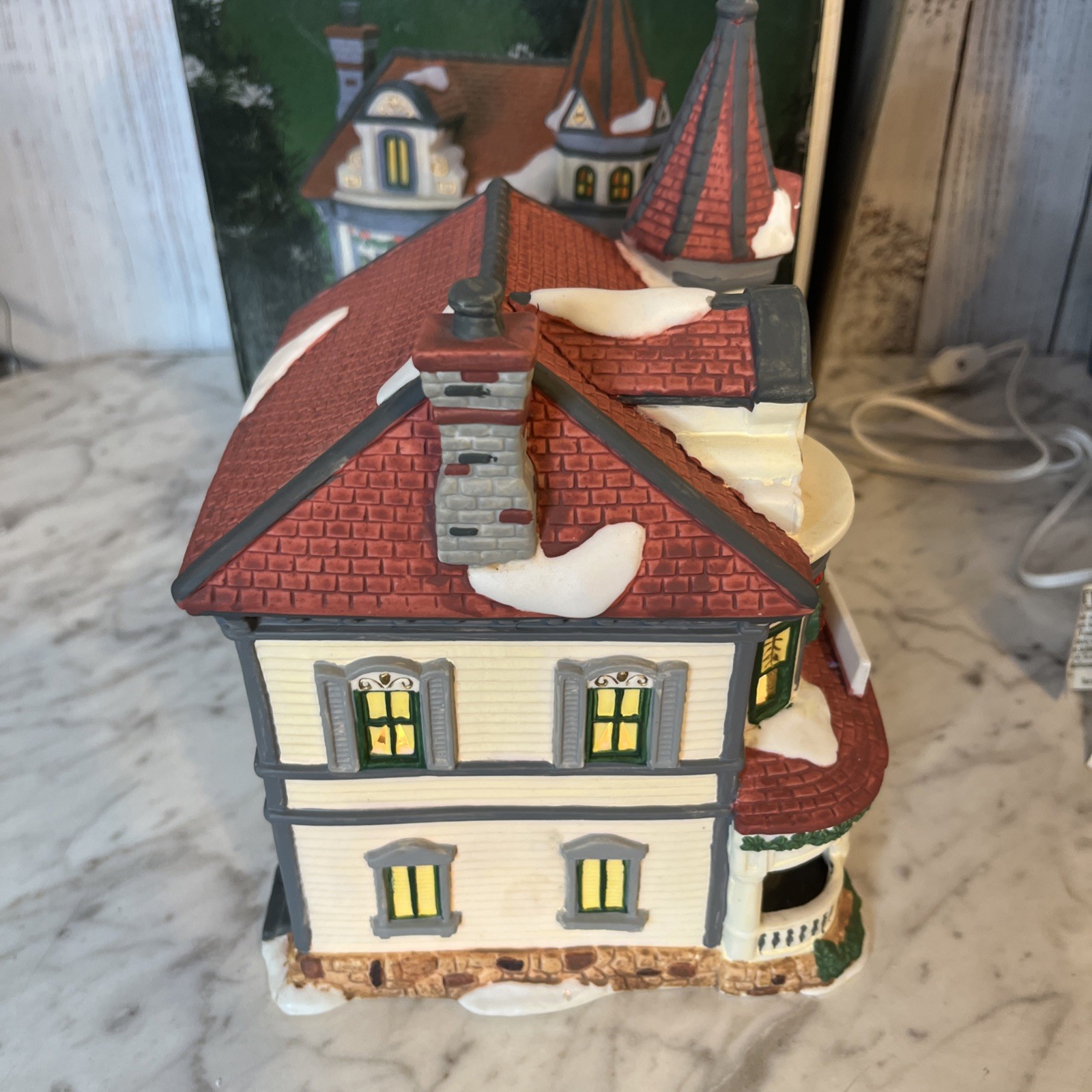 OWELL Heartland Bed And Breakfast Deluxe Porcelain Lighted House Limited Edition