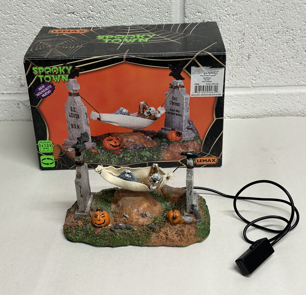 Spooky Town Bag O Bones / Lemax 2012