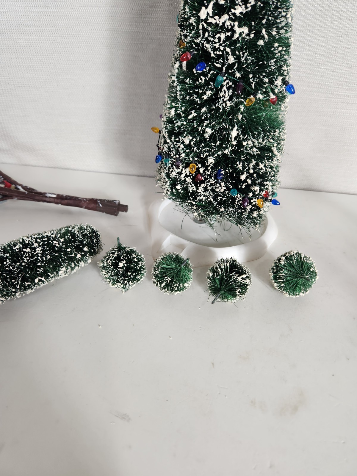 Dept 56 All Around The Park Parts Oak & 11″ Sisal Tree 5 Sisal Shrubs #5247-7