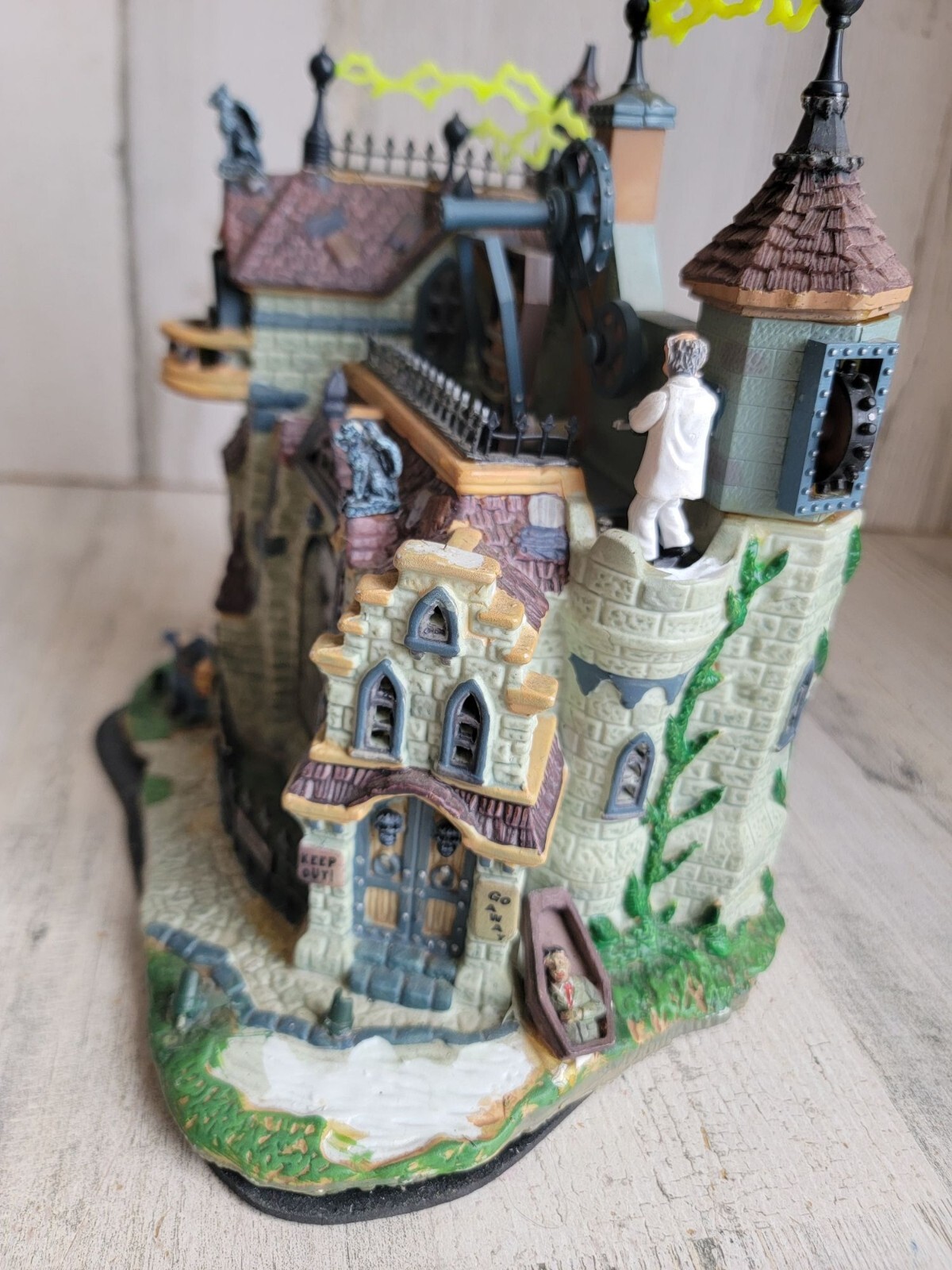 Lemax AS IS Frankenstein’s Laboratory Halloween spooky town Village accessory