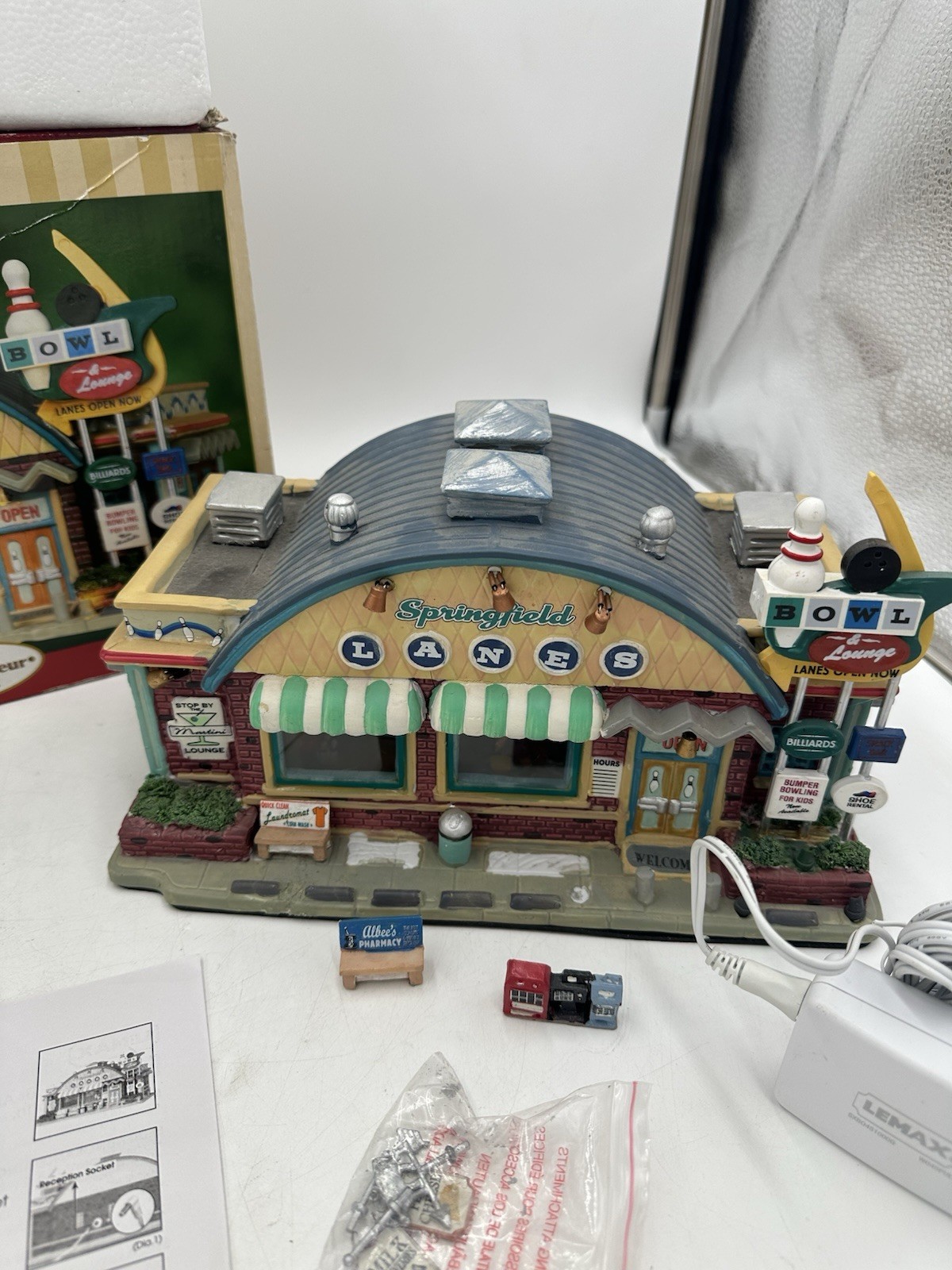 Lemax Springfield Lanes 95817 Bowling Alley Christmas Village 2009