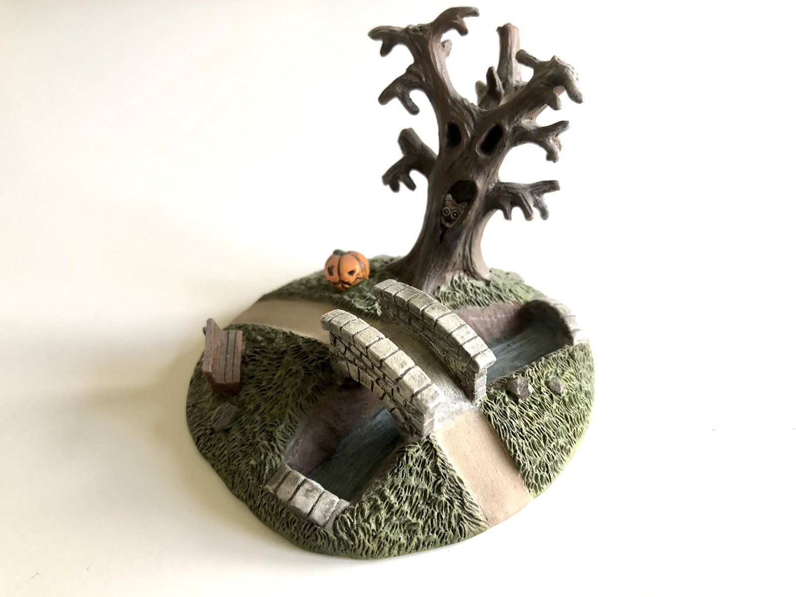 N Scale Micro-Seasons by Micro-Trains Haunted Hamlet Spooky Hollow Tree